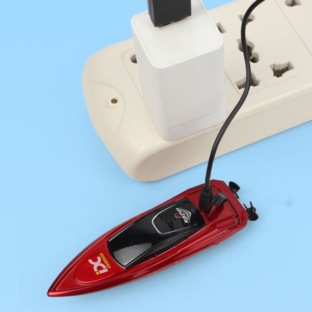 Mini RC Boat 10km/h High Speed Boat Radio 2.4G Remote Controlled Dual Motor Electric Racing Speedboat